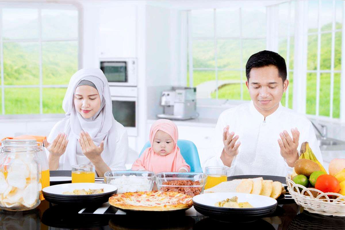 Ilustrasi keluarga Muslim menjadikan Rasullah SAW panutan dalam menjalankan hidup sehat. (Foto: Getty Images)