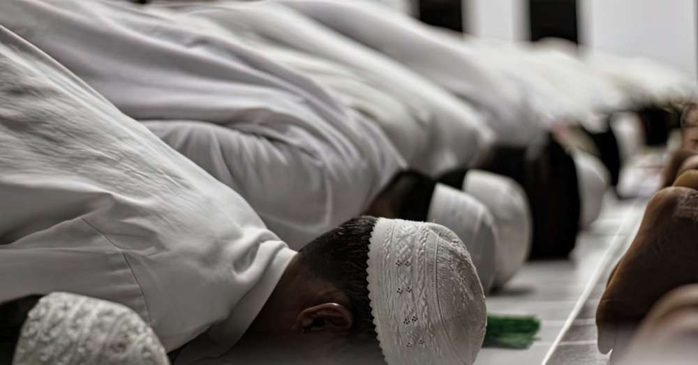 Ilustrasi seorang muslim wajib mengerjakan sholat Qodho jika terlupa karena suatu hal. (Foto: Istimewa)