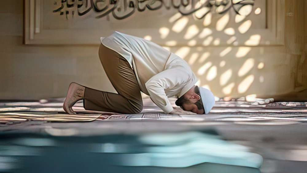Ilustrasi kewajiban melaksanakan rukun sholat bagi seorang Muslim. (Foto: Istimewa)
